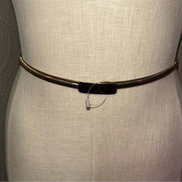 Gold Metal Belt vintage approx 26” un stretched some tarnishing - Picture 2 of 5